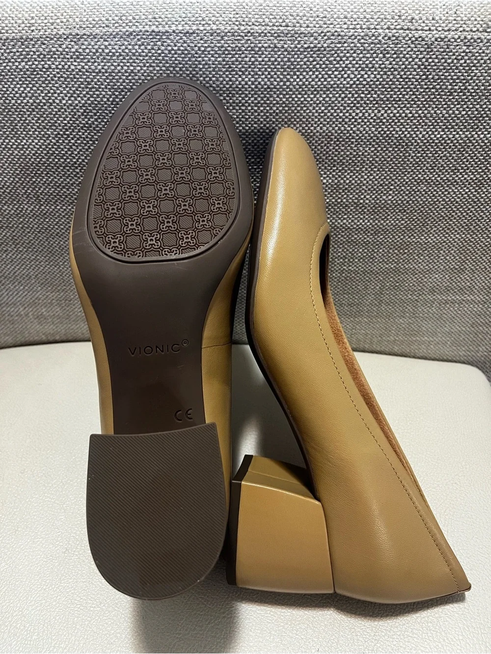 Vionic Carmel Leather Block Heel Pumps Women’s Size 9.5
